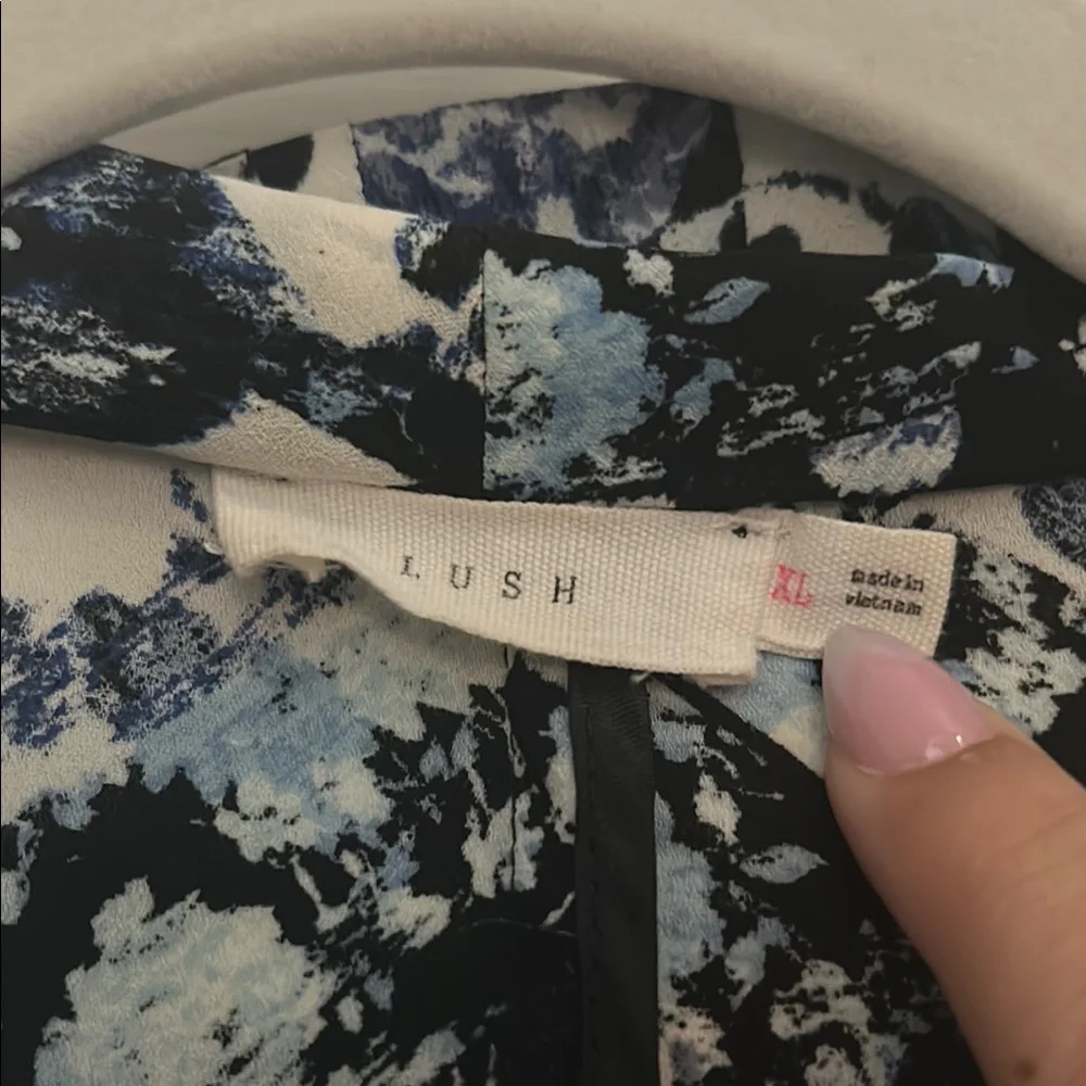 Lush Blue and White Open Front Blouse - Picture 2 of 4